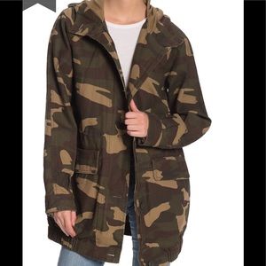Levi’s Bubble Camo Print Hooded Parka NWT